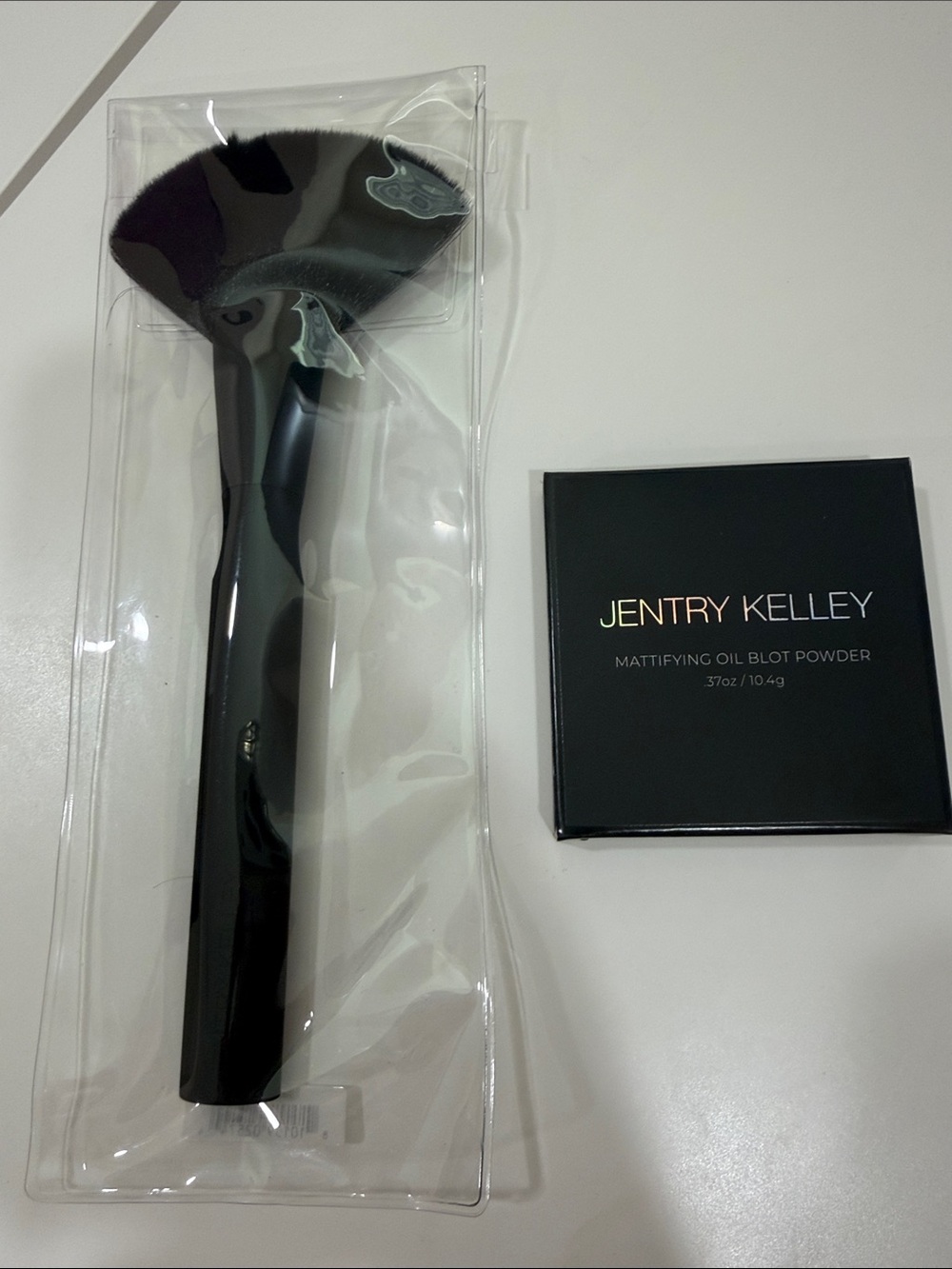 Mattifying Oil Blot Powder and Setting Brush